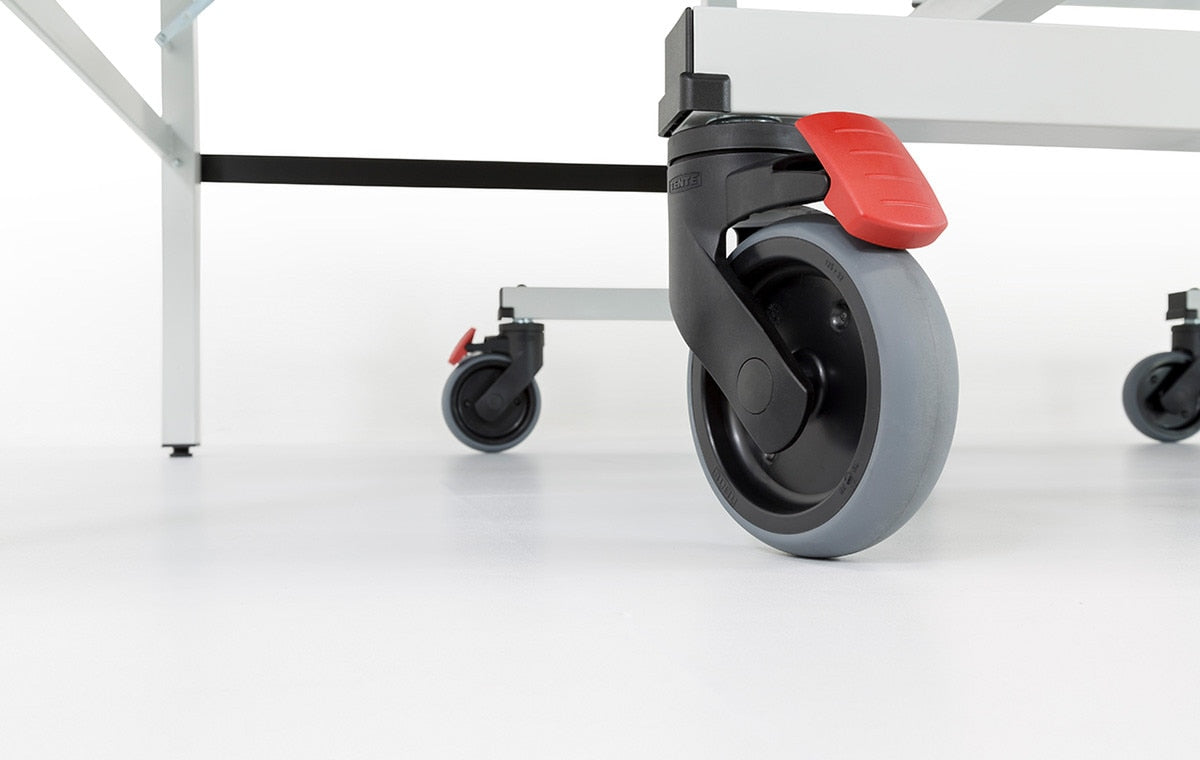 Butterfly Easyplay 22 Table Tennis Table - Locking Rubber Wheels